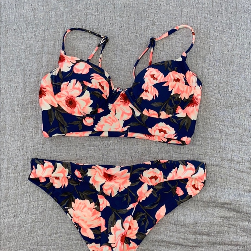 Bikini- never worn. Ordered online and didn’t fit.